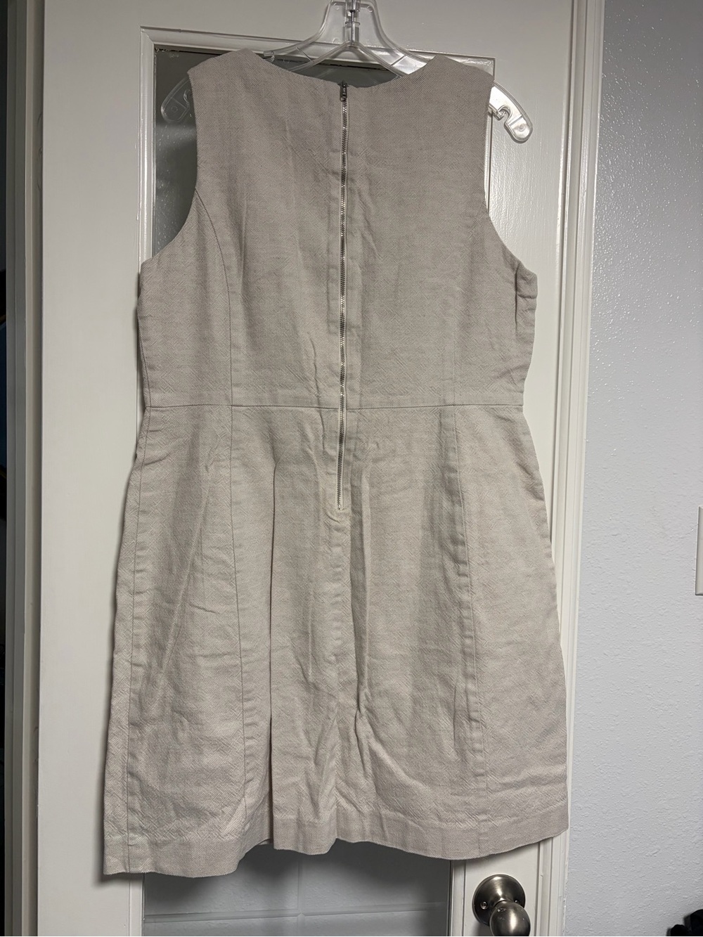Tommy Hilfiger Two-Tone Beige and White Sleeveless Sheath Dress - Picture 2 of 10